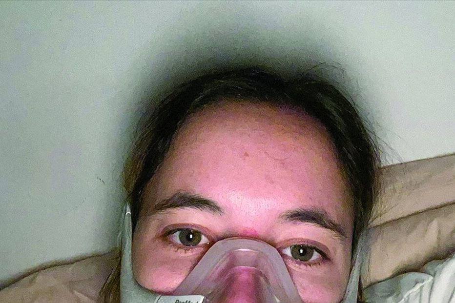 Está internada, a receber oxigénio, e para dormir precisa de ventilador    