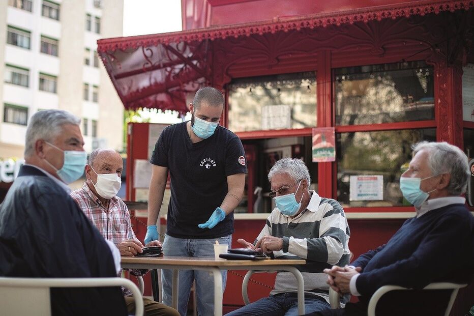 Restauração vai funcionar com esplanadas e mesas de quatro