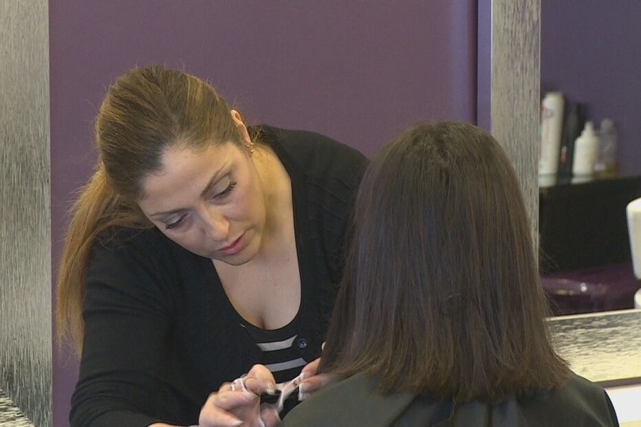 Cabeleireiros dividem Governo no plano de desconfinamento gradual