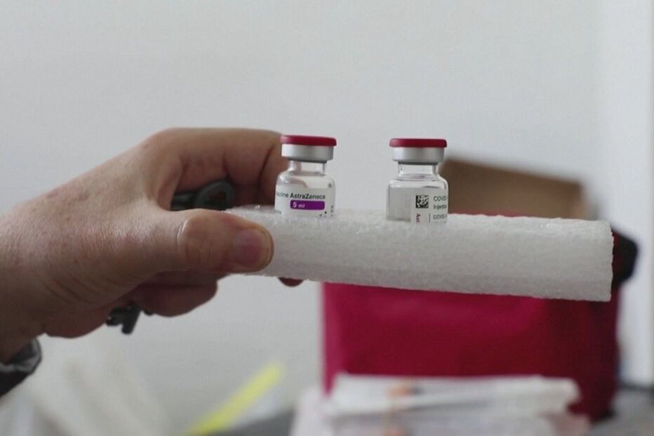 Doentes com trissomia 21, professores e auxiliares passam a ser prioritários na vacinação Covid