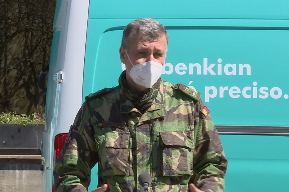 Gouveia e Melo garante que docentes de escolas privadas estão incluídos no plano de vacinação