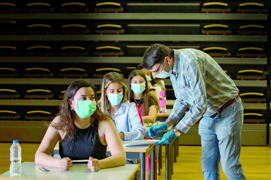 250 mil profissionais do ensino integram agora  grupos prioritários 