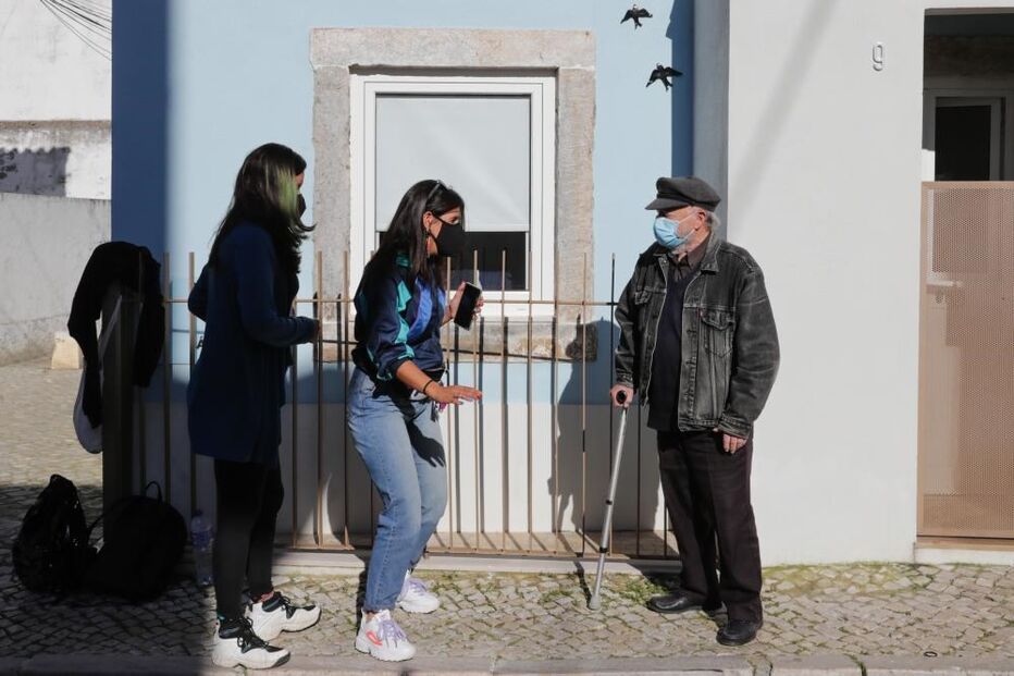 Jovens Kuduristas da Caparica combatem solidão dos idosos com dança e afetos