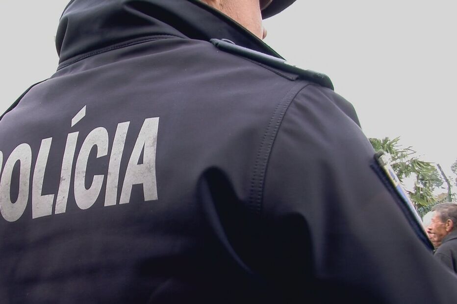 Polícia de costas xx