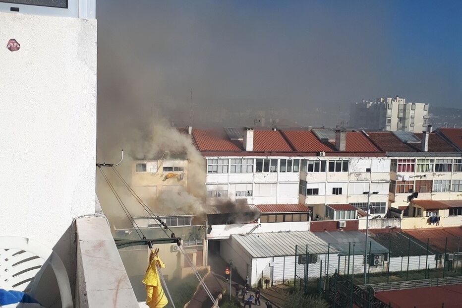 Mulher ferida com gravidade em Tomar devido a fogo na habitação