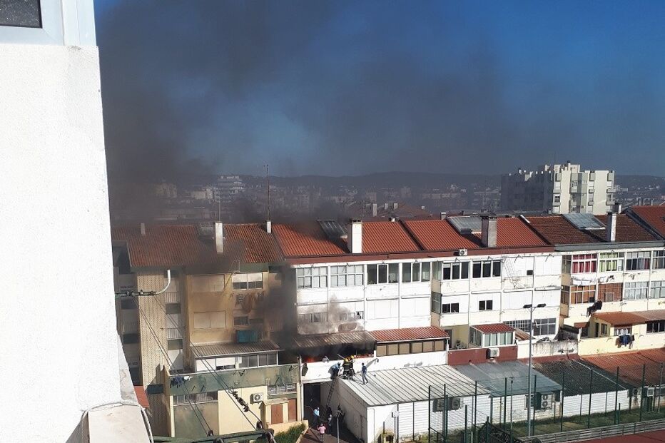 Mulher ferida com gravidade em Tomar devido a fogo na habitação