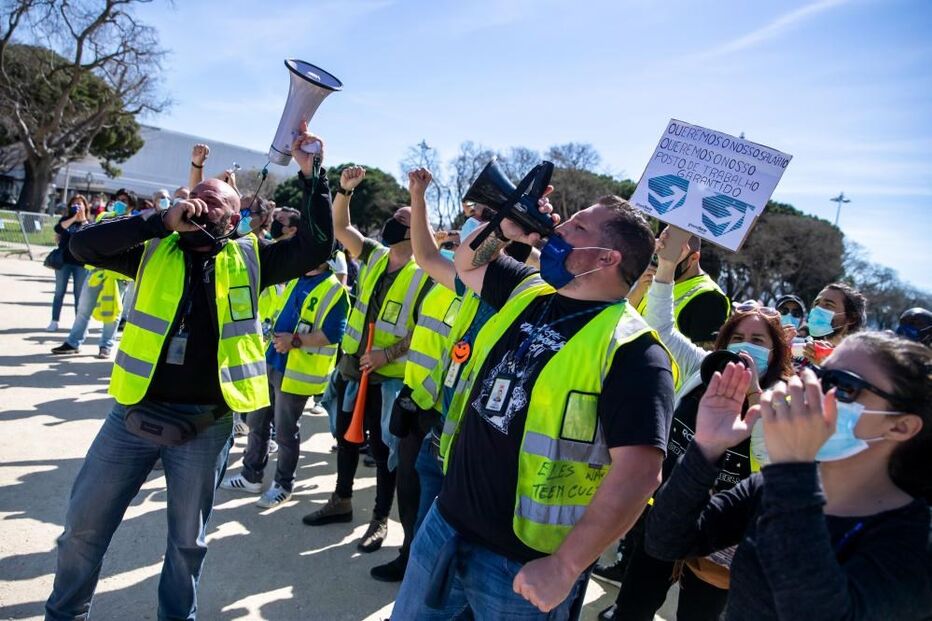 Centenas de trabalhadores da Groundforce em Belém gritam pelos salários