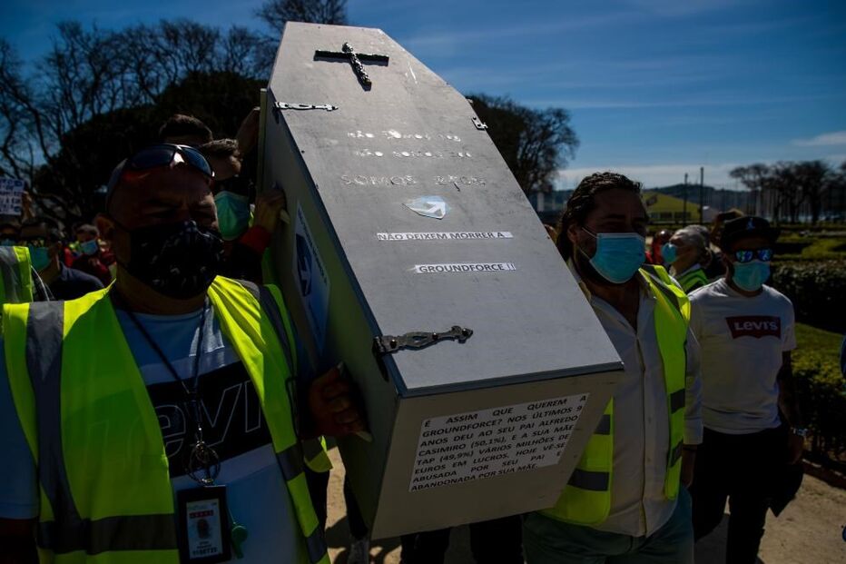 Centenas de trabalhadores da Groundforce em Belém gritam pelos salários