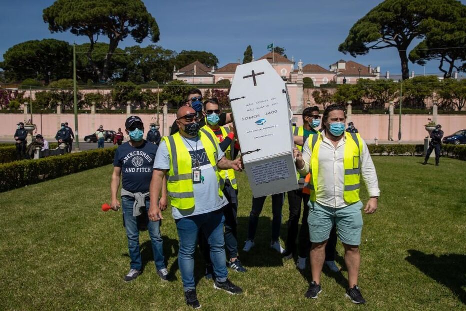 Centenas de trabalhadores da Groundforce em Belém gritam pelos salários