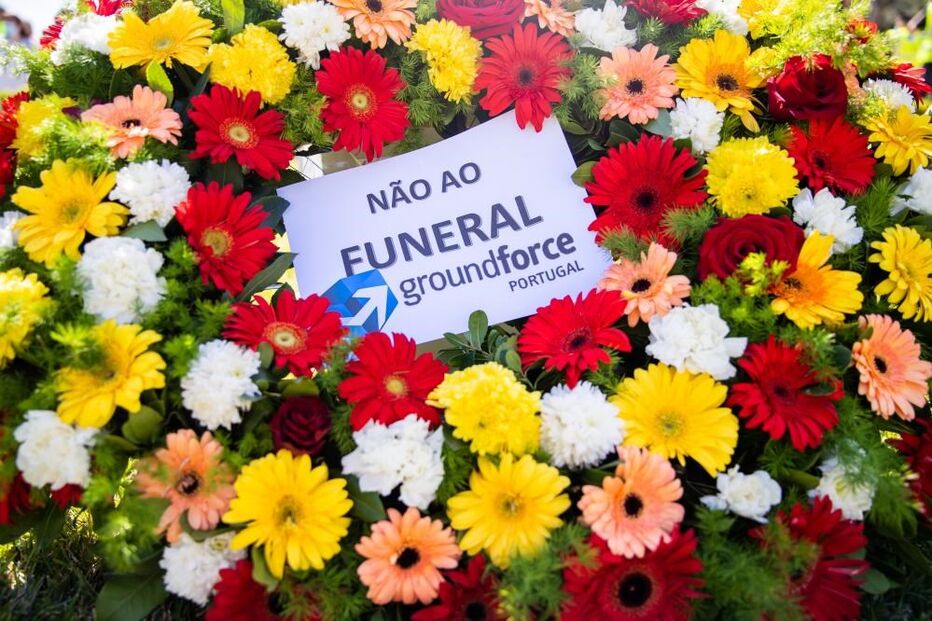 Centenas de trabalhadores da Groundforce em Belém gritam pelos salários