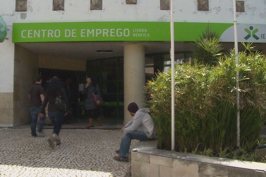 2021-03-15_15_14_06 Oito mil trabalhadores arrastados para despedimentos coletivos.jpg