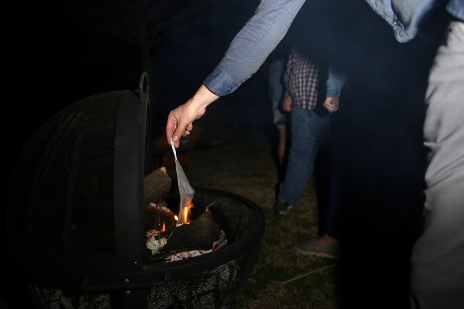 Festas ilegais decorrem sem o uso de máscaras e sem cumprimento do distanciamento social indicado pelas autoridades de Saúde 