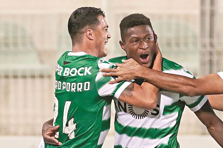 Os defesas-laterais Pedro Porro e Nuno Mendes têm sido titulares no Sporting