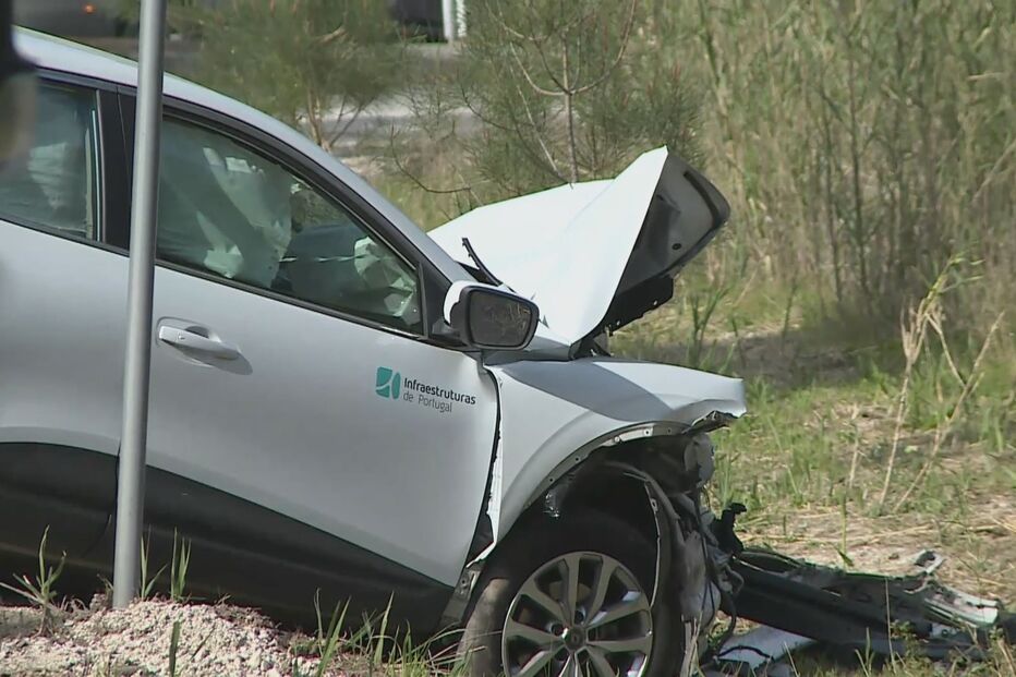  Dois mortos e um ferido em violenta colisão entre dois carros em Alcobaça