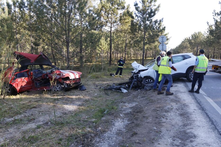 acidente, carros, feridos, Pataias, alcobaça