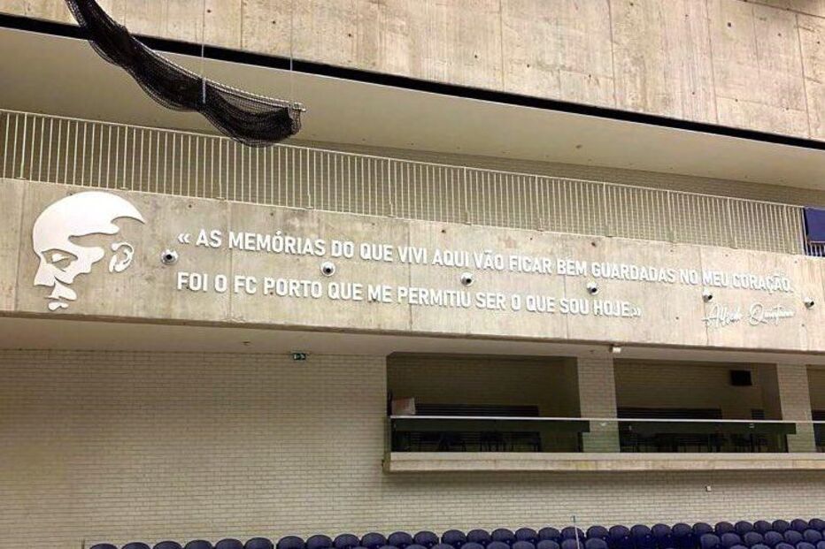 Mural em homenagem ao andebolista, Alfredo Quintana