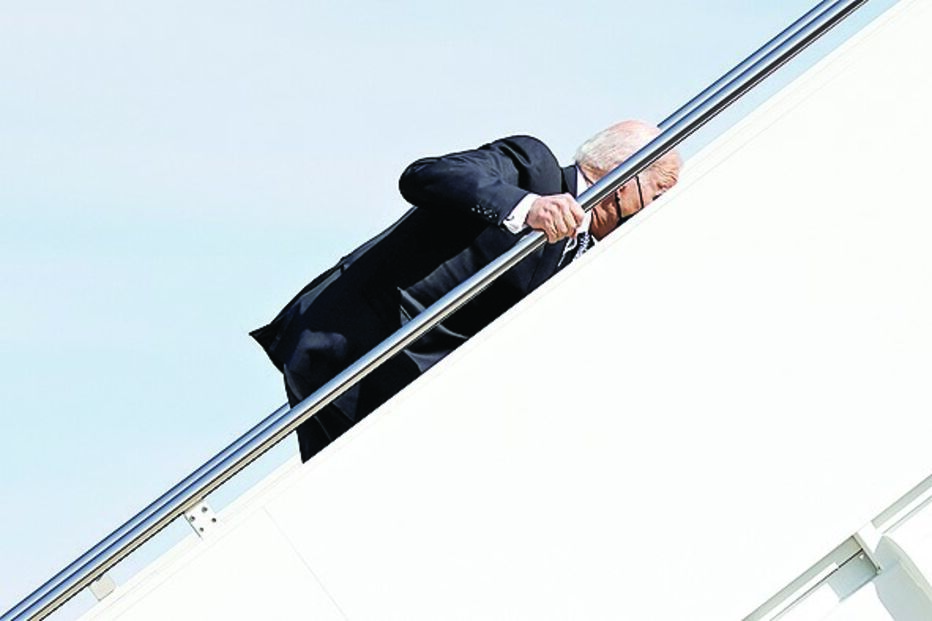 Biden, queda, avião
