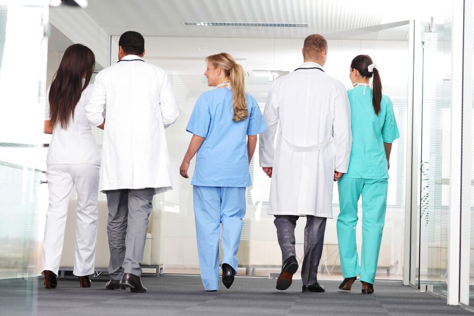 Médicos e enfermeiros