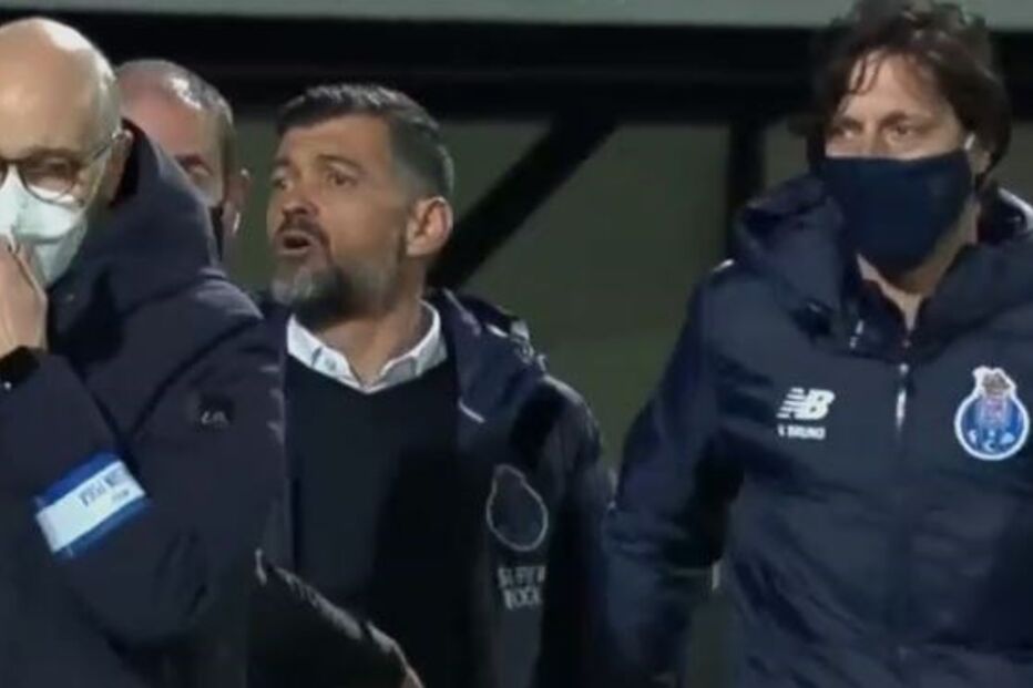 Discussão entre Sérgio Conceição e Paulo Sérgio que acabou com a expulsão dos treinadores