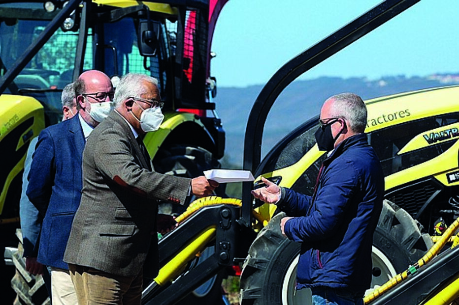António Costa entregou máquinas