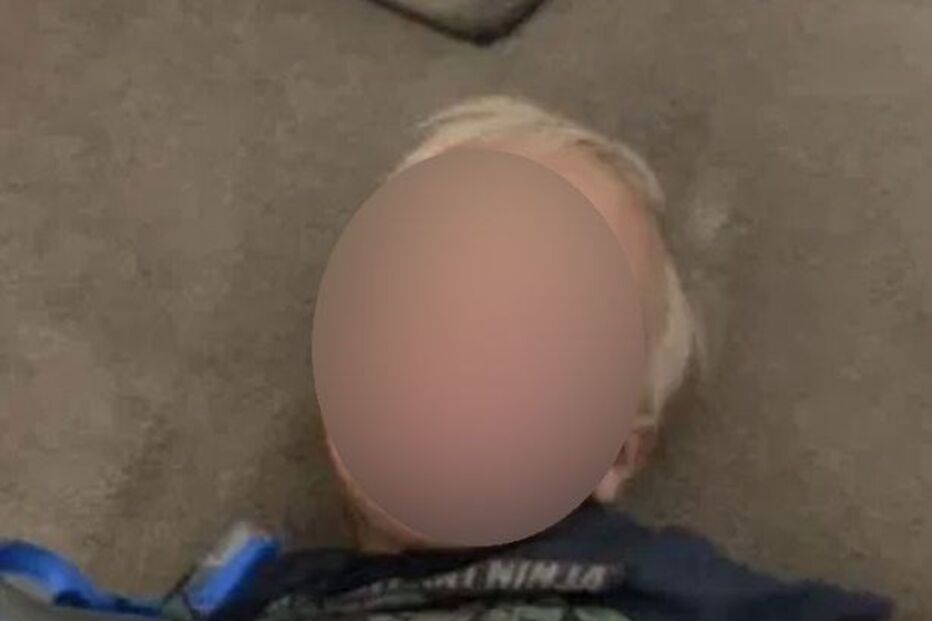 Mulher recebeu mensagem escrita na barriga do filho