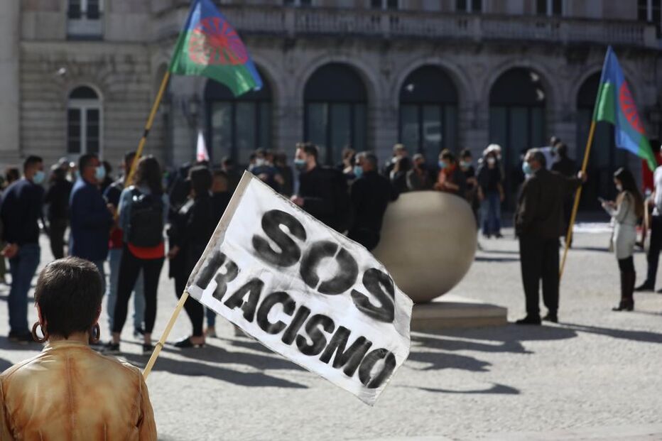 Manifestantes protestam no âmbito do Dia Internacional pela Eliminação da Discriminação Racial, em Lisboa, 21 de março de 2021