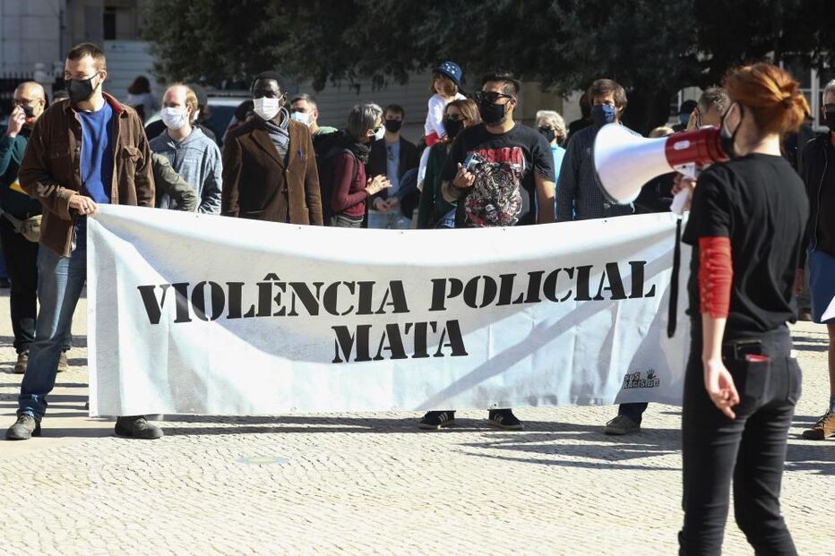 Manifestantes protestam no âmbito do Dia Internacional pela Eliminação da Discriminação Racial, em Lisboa, 21 de março de 2021