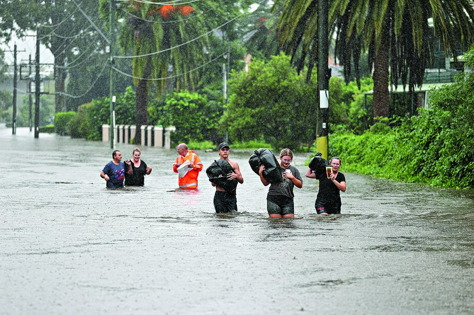 Milhares de pessoas forçadas a fugir para local seguro