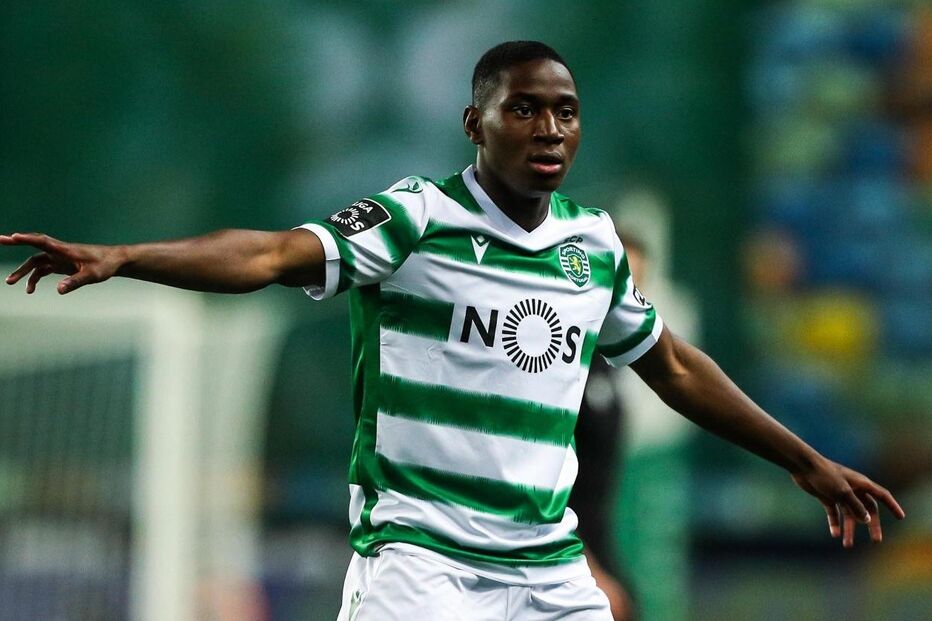 Dário Essugo chorou de emoção no final do jogo, sendo felicitado pelos leões e pelos árbitros