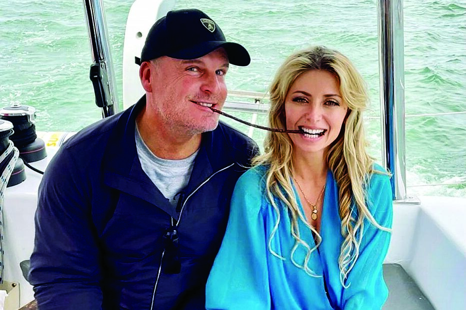 Agnes Arabela com o 'Rei dos Aspiradores'