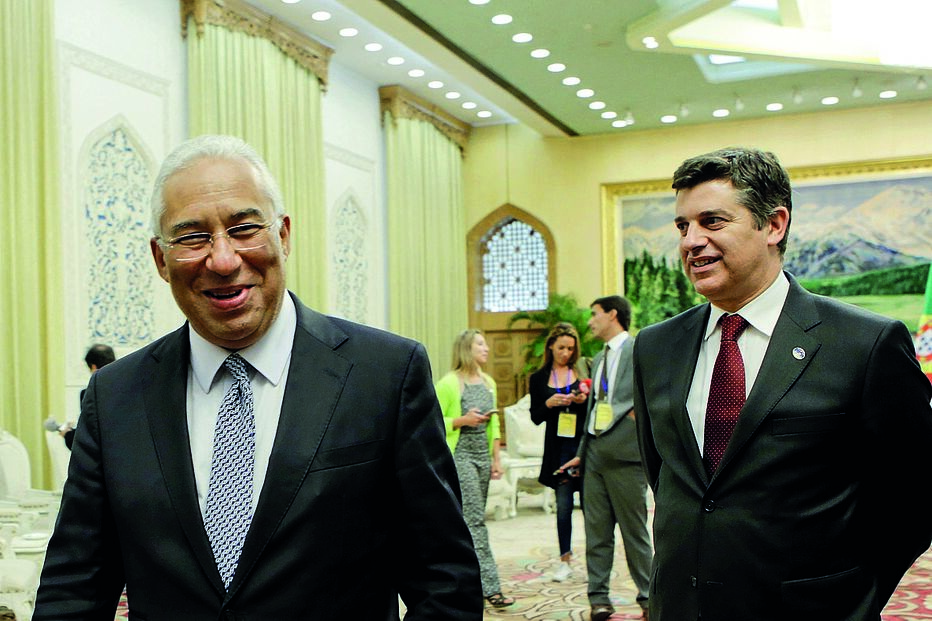 Burlão usou os nomes de António Costa e de Manuel Caldeira Cabral 