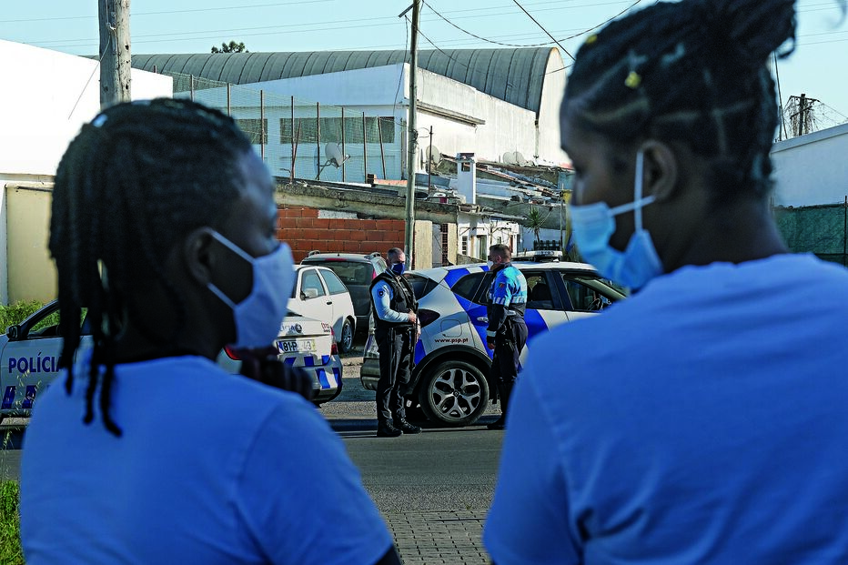 A cronologia das oito horas de cerco a gang armado num bairro no Seixal