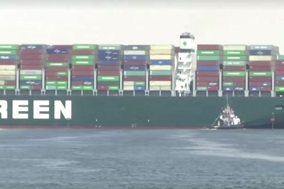 Navio de carga bloqueia Canal do Suez no Egito