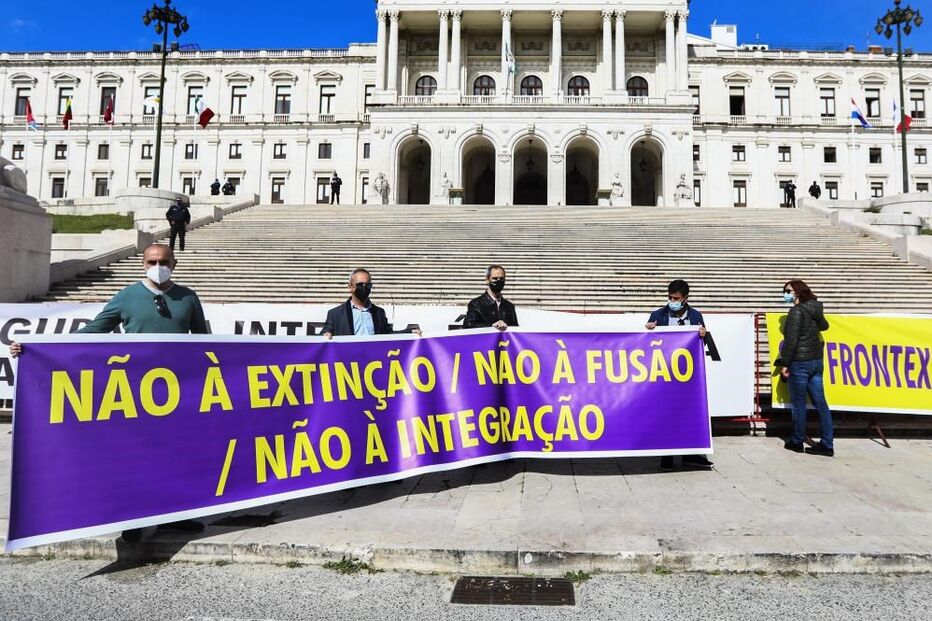 protesto, SEF, autoridades