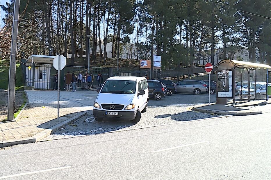  Escola Básica 2,3 de Santa Bárbara, em Fânzeres