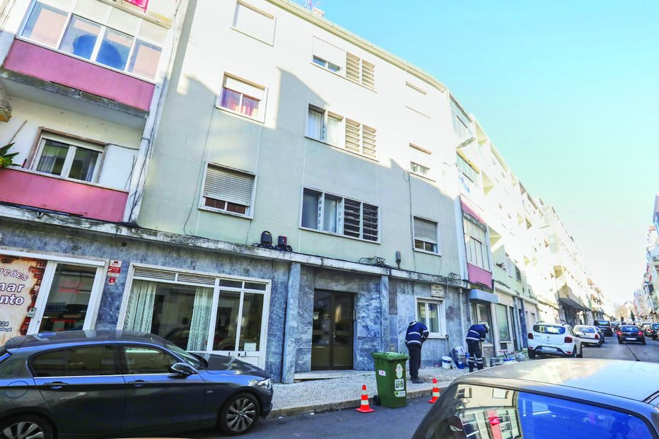 Costa já deixou prédio na rua Cláudio Nunes, em Benfica, Lisboa