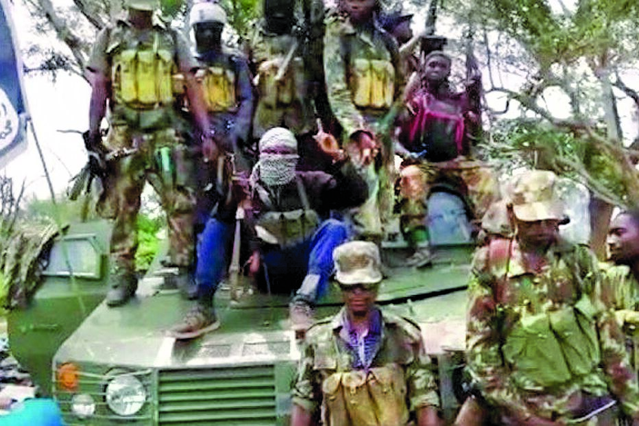 Radicais islâmicos garantem controlar a vila de Palma após vários dias de violentos combates 