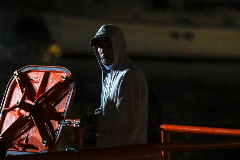 85 migrantes foram resgatados de duas embarcações ao largo das ilhas Canárias