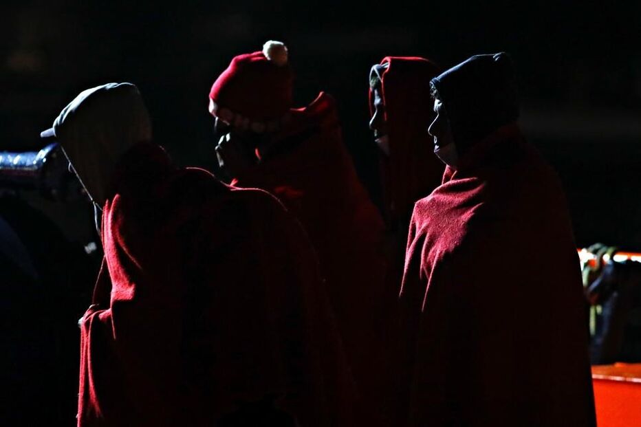 85 migrantes foram resgatados de duas embarcações ao largo das ilhas Canárias