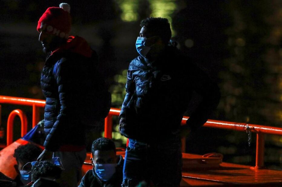 85 migrantes foram resgatados de duas embarcações ao largo das ilhas Canárias