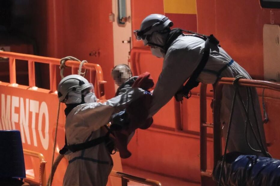 85 migrantes foram resgatados de duas embarcações ao largo das ilhas Canárias