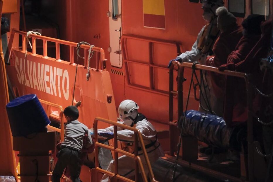 85 migrantes foram resgatados de duas embarcações ao largo das ilhas Canárias