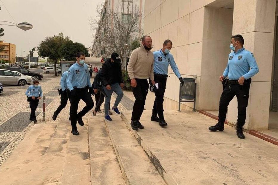 Marroquinos que chegaram a Portugal em lancha rápida chegam ao tribunal