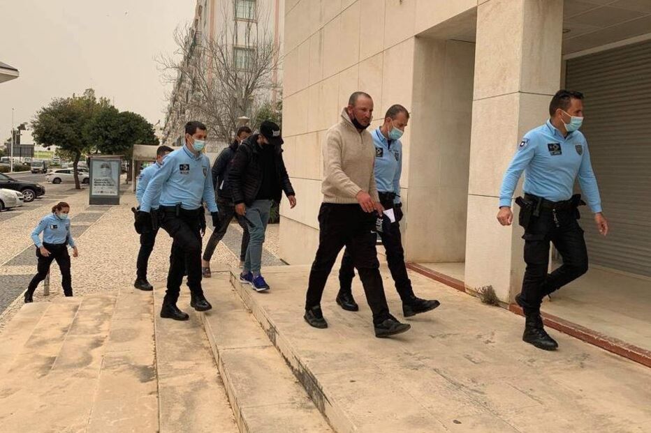 Marroquinos que chegaram a Portugal em lancha rápida chegam ao tribunal