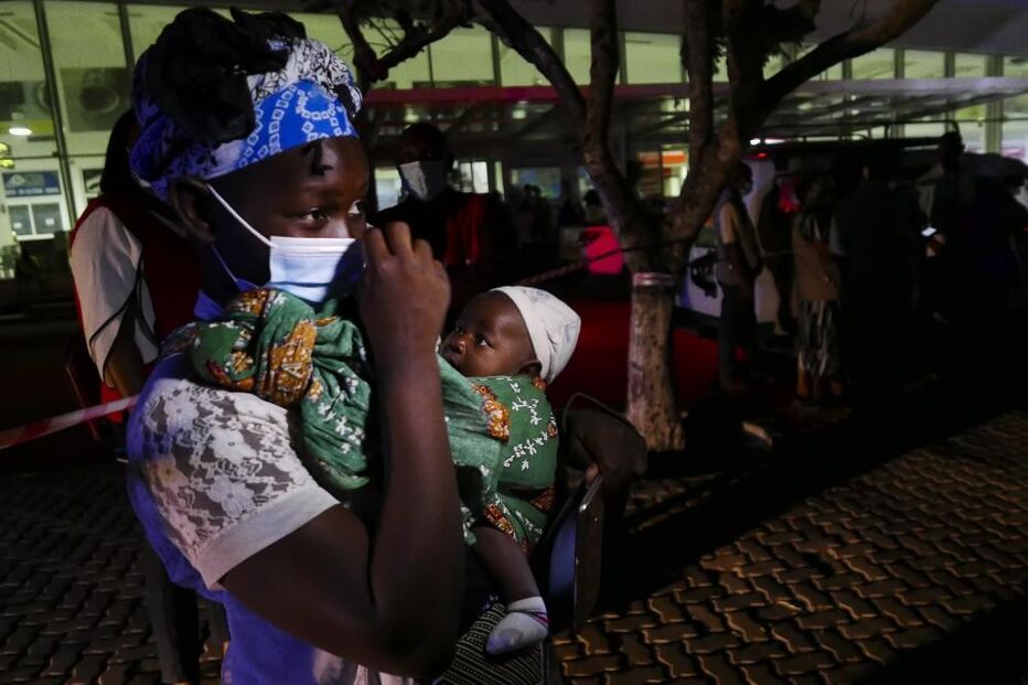 Aida Cisto com a filha bebé ao colo