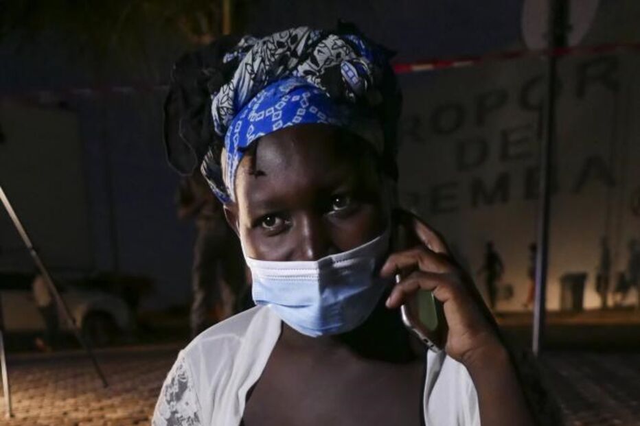 Aida Cisto com a filha bebé ao colo