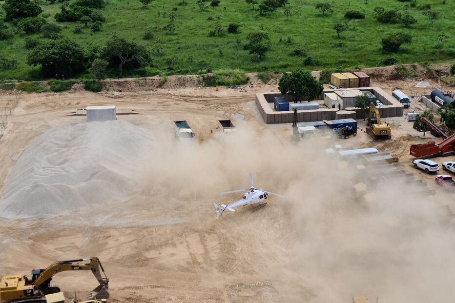 Helicóptero do grupo Dyck Advisory aterra em Palma