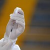 Benefícios da vacina contra a Covid-19 da AstraZeneca superam riscos, diz OMS