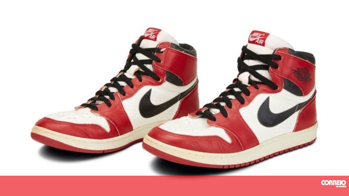 Sapatilhas usadas por basquetebolista Michael Jordan serão ...