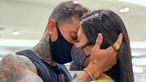 Casal que pratica swing diz que usar máscara durante o sexo 'é tão importante como usar preservativo'